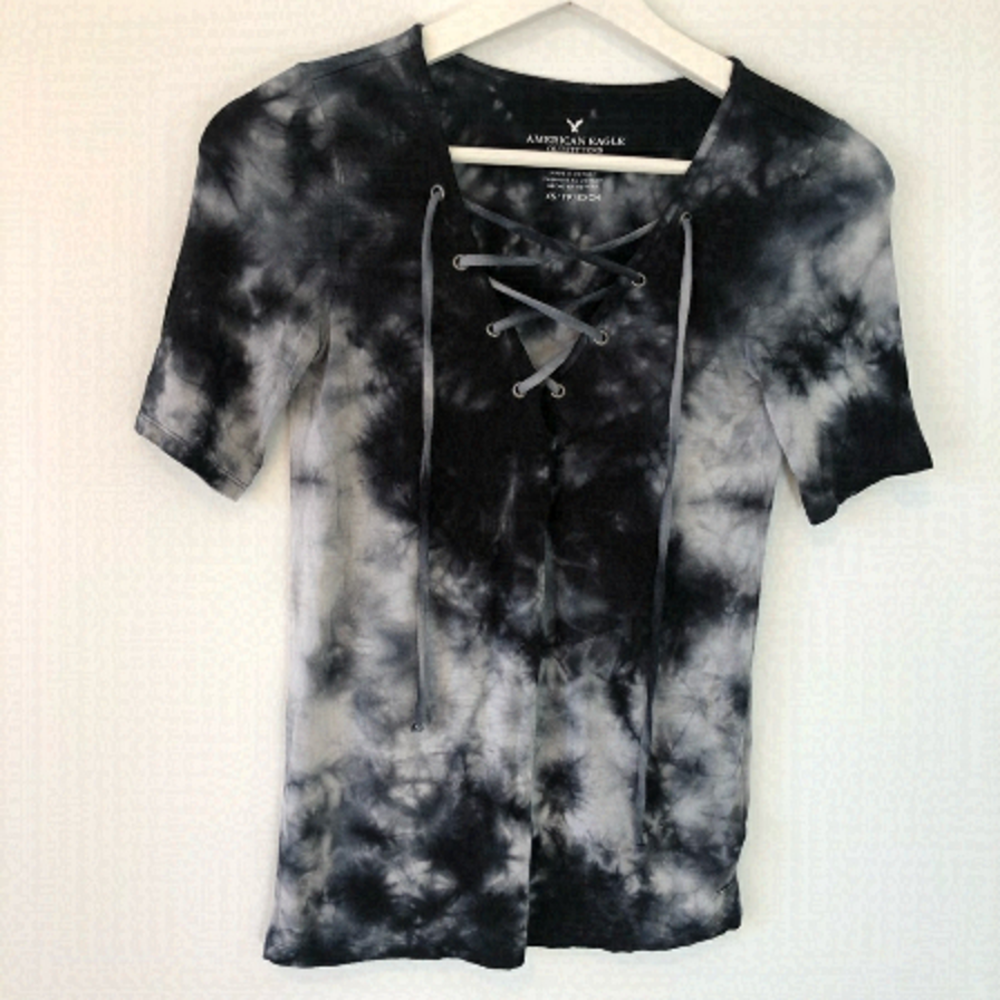 𝅺AEO Tie Dye Lace Up Top